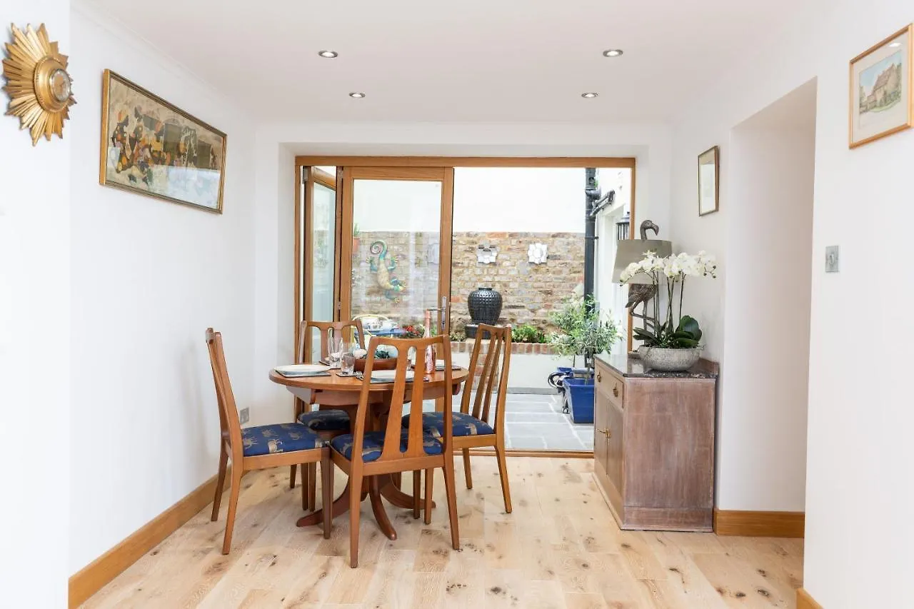 17 Rodney Road - Luxury Apartments Cheltenham