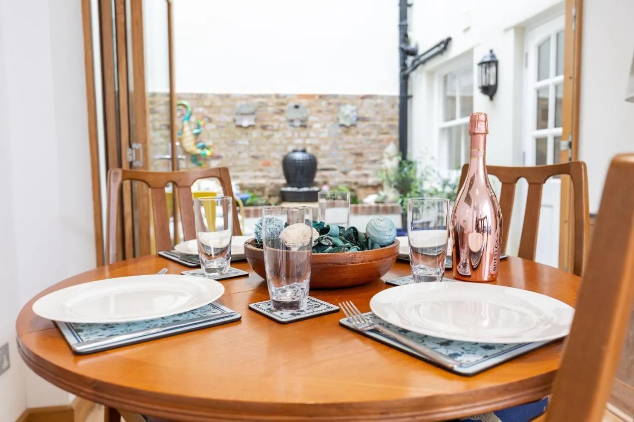 17 Rodney Road - Luxury Apartments Cheltenham