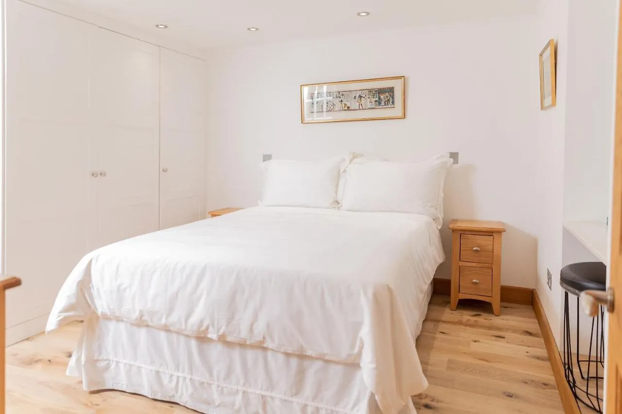 17 Rodney Road - Luxury Apartments Cheltenham