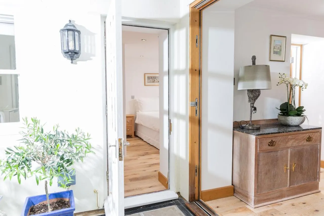 17 Rodney Road - Luxury Apartments Cheltenham