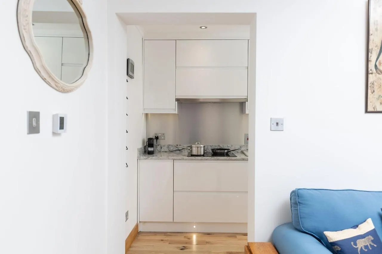 17 Rodney Road - Luxury Apartments Cheltenham 0*,