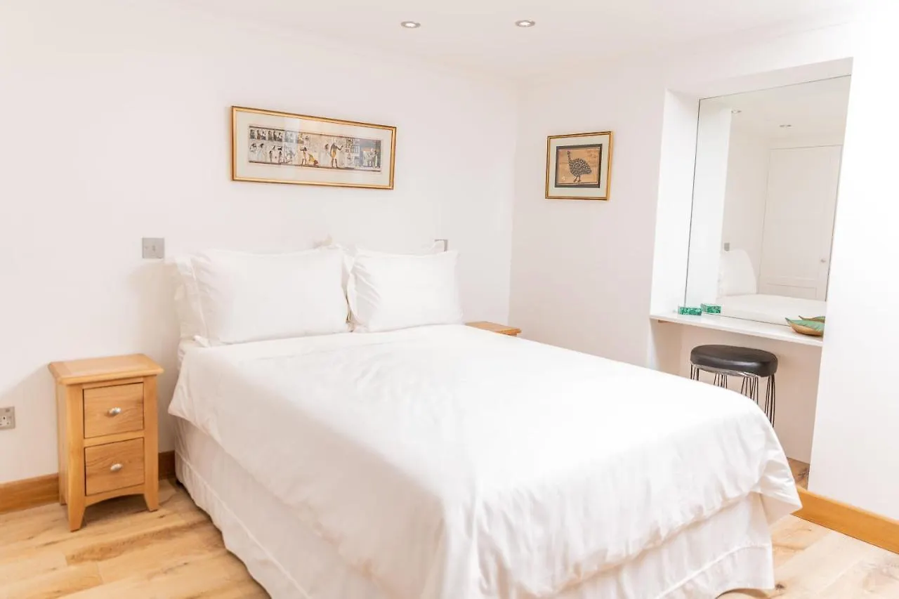 17 Rodney Road - Luxury Apartments Cheltenham